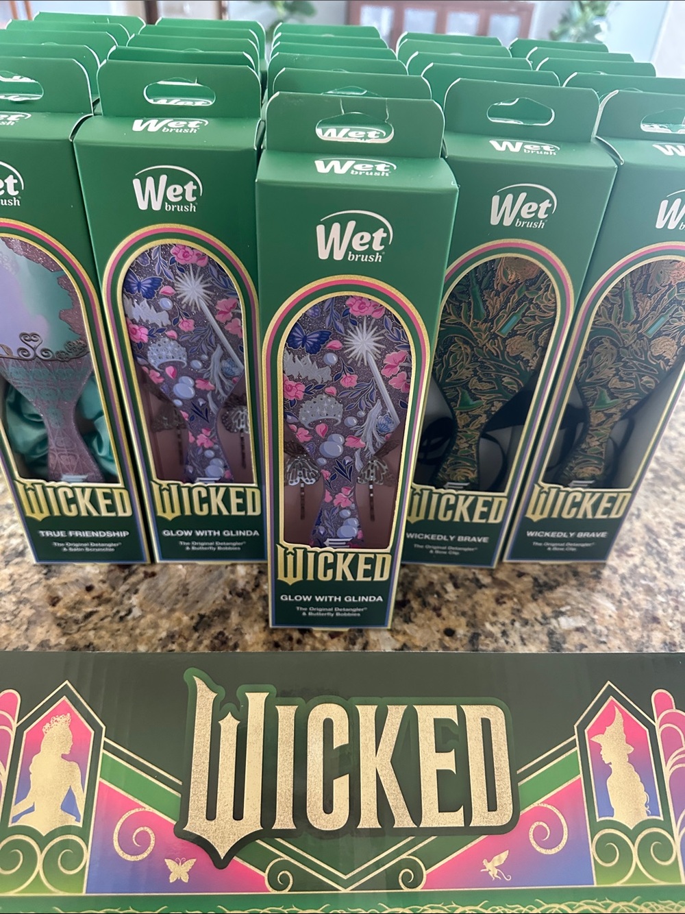 Wet Brush Wicked Collection Detangler Brushes w/accessories- Multicolor (1 brush